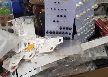 Fermagli e orecchini con piombo e cadmio: Guardia di finanza sequestra 3mila articoli pericolosi