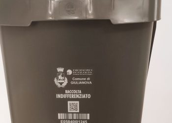 Nuovi contenitori per la raccolta dei rifiuti domestici indifferenziati a Giulianova: ecco dove ritirarli