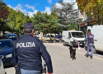 Un bazar della droga in tasca: sorpreso dalla polizia a spacciare per le strade della città