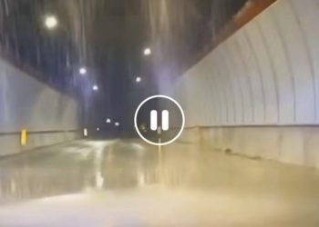 Terrore in galleria, il muro crolla sulle auto: dramma pioggia sulla costa (video e foto)