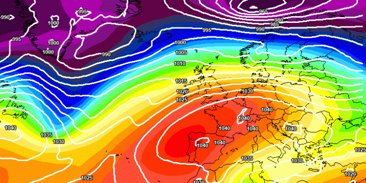 La situazione a 500 hpa secondo il modello europeo ECMWF. Un vasto campo anticiclonico inizierà a portarsi verso la nostra penisola apportando tempo stabile, soleggiato e con qualche nebbia nelle vallate