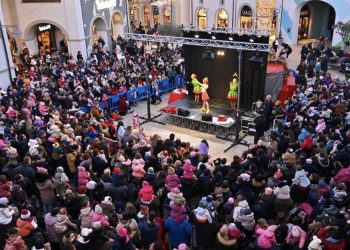 Principesse e puffi al Città Sant’Angelo Village Outlet, un weekend all’insegna della magia
