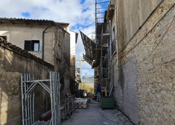 Strettoia Monticchio: prorogata la chiusura al traffico: emerse lesioni nella parete esterna alla chiesa