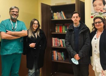 Teramo, donati dal Rotaract libri illustrati ai piccoli pazienti del Mazzini