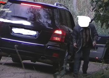 Task force anti abbandono di rifiuti, foto trappole e controll: beccati e multati due furbetti (foto)