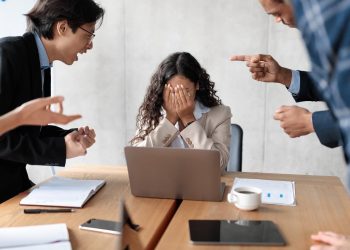 Violenza e discriminazione sul posto di lavoro, incontro all’emiciclo dell’Aquila