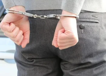 Arrestato 40enne furtivamente introdotto in una attività commerciale dell’Aquila