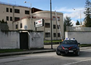 Ruba una macchina a Sulmona ma non si accorge del gps, preso sulla A14