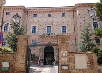 La famiglia Di Sipio acquista il Castello di Chiola a Loreto Aprutino e punta a rinforzare l’immagine internazionale del territorio