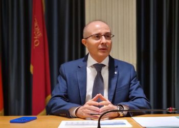 Ferrhotel Pescara, Pettinari: “Salviamo l’insegna luminosa anni Sessanta, è un piccolo scampolo della nostra storia”