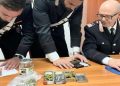 Nel salotto una poltrona imbottita di droga, beccato dai carabinieri: nei guai un 35enne