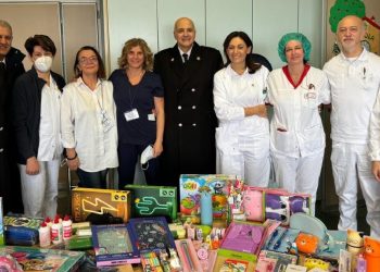 I carabinieri donano materiale scolastico all’unità di Ematologia dell’ospedale di Pescara