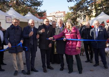 Al via la seconda edizione della fiera tartufi d’Abruzzo: taglio del nastro al parco del castello