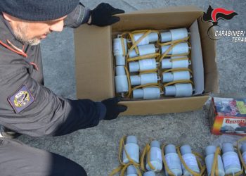 Casa-polveriera, 120 chili di fuochi d’artificio abusivi: messi in sicurezza dagli artificieri (fotogallery)