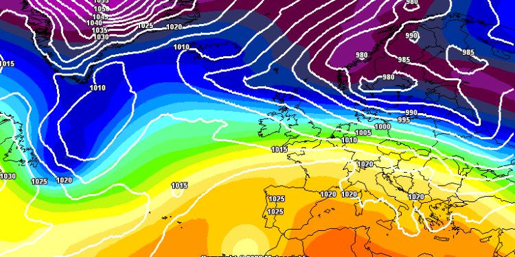 La possibile situazione a 500 hpa prevista da GFS per il giorno di Natale. Condizioni di cielo poco nuvoloso, salvo qualche addensamento sulle aree occidentali tra il pomeriggio e la sera. Temperature miti per il periodo in essere