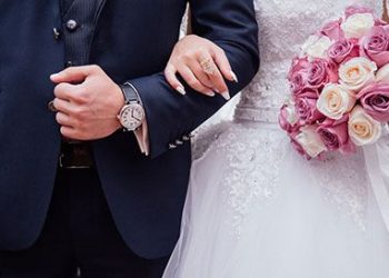 Matrimonio da incubo: sposo portato via dalla Finanza e sposa in lacrime