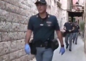 Maxi operazione contro gang giovanili, sequestrate armi e droga: 40 arresti