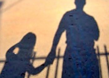 Bimba di 10 anni si confida con la maestra: mio zio mi ha molestata