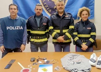 Auricolari e telecamera durante l’esame per la patente, nei guai un ventenne