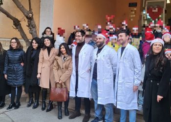 Gli auguri di Natale alla scuola primaria Torione: tra musica e solidarietà