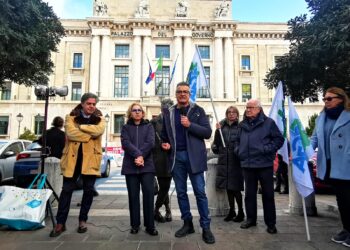 Presidio Sga davanti alla Prefettura di Pescara per “un’informazione in linea con i principi costituzionali”