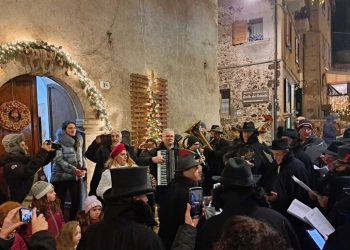 Musica, canti e divertimento a Scanno per il tradizionale rito per l’Epifania “Chezette”