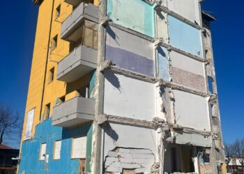 Pescara, domani primo colpo di benna sull’ultimo palazzo del Ferro di Cavallo