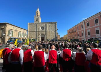Coldiretti, oltre 70 trattori sfilano ad Atri per festeggiare la Giornata del ringraziamento