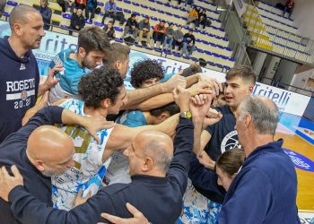 Il Roseto Basket 20.20 resiste all’Amatori Pescara e conquista la terza vittoria interna consecutiva