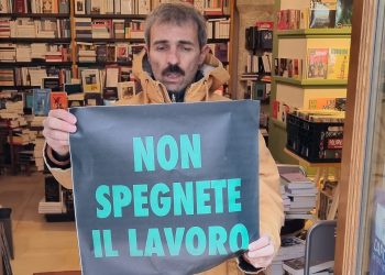 Lavoratori Tecnocall portano volantini alla fiera dell’Epifania: grazie per la solidarietà