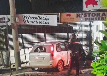 Entra nel ristorante con l’auto, schianto in via XX settembre ad Avezzano
