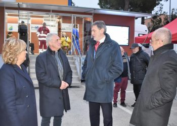 Marsilio e Verì visitano a Pianella il poliambulatorio mobile di “Abruzzo in Salute”