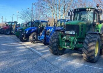 Protesta degli agricoltori, 50 trattori al casello di Sulmona