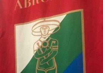 L’Abruzzo ha un nuovo stemma: ecco cosa cambia nel gonfalone