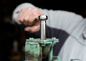 Come rimuovere le viti danneggiate con l’estrattore viti