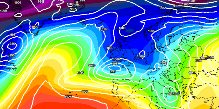 La situazione secondo il modello europeo ECMWF per le ore 13:00 di Domenica 25 Febbraio. Sulla nostra regione cielo variabile con qualche possibile rovescio che appare debole al momento. Venti da ovest.