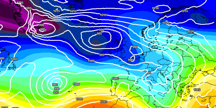 Secondo il modello europeo ECMWF la situazione per le ore 13:00, di Domenica 11, potrà essere questa. Sull'Abruzzo, giornata con rovesci che in serata potranno assumere carattere nevoso oltre i 1500 m