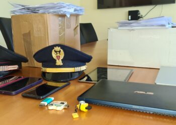 Maxi truffa scoperta all’Aquila: conducenti ingannati circolano senza assicurazione valida