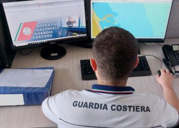 Vigilanza in mare, sanzionati tre pescherecci sorpresi a pescare sottocosta dalla guardia costiera