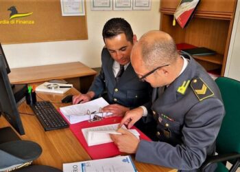 Si finge una parente conquistandosi fiducia dell’anziano: truffato 84enne per 34mila euro