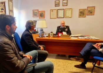 Il Generale Antonino Neosi, incontra nella caserma di via XXIV Maggio il sindaco Jwan Costantini