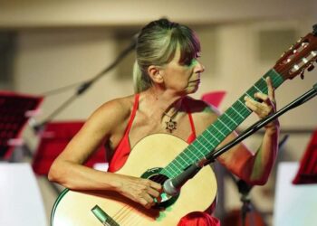 Poesia e musica si incontrano nella silloge “Portami a riveder le stelle” di Paola Di Gregorio