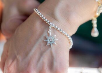 Il maestro orafo Giuliano Montaldi presenta tra le montagne abruzzesi i suoi cristalli di neve