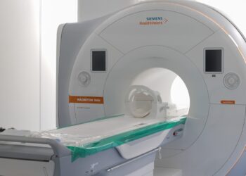 Attese brevi e diagnosi di qualità, al San Salvatore arriva la nuova risonanza magnetica