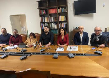 Centrosinistra sulla sanità: “Biondi con il torcicollo, risponda dell’oggi senza pensare al passato”