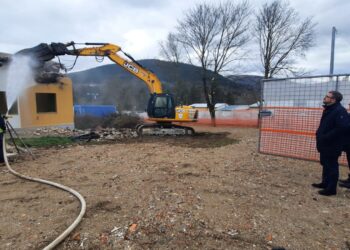 Demolita la scuola per l’infanzia “Piletto” dell’Aquila, al suo posto un nuovo edificio scolastico