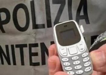 Il carcere di Castrogno come un call center, trovati sim e telefoni nascosti nei muri