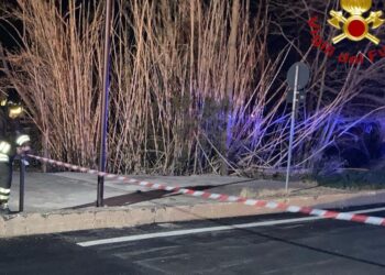 Paura per una fuga di gas, si rompe tubatura: case evacuate (foto)