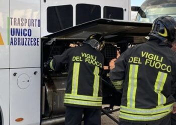 Il guasto del pullman bipiano di Tua Abruzzo sulla tratta Roma-L’Aquila diviene un caso politico