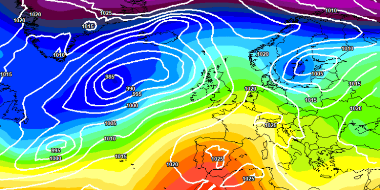 La situazione secondo il modello europeo ECMWF, a 500 hpa prevista per le ore 13:00 di Domenica 17. Non saranno esclusi dei fenomeni deboli nella mattinata sulle aree meridionali con qualche nevicata sui rilievi attorno ai 1300 m circa. Il tutto in rapido miglioramento.